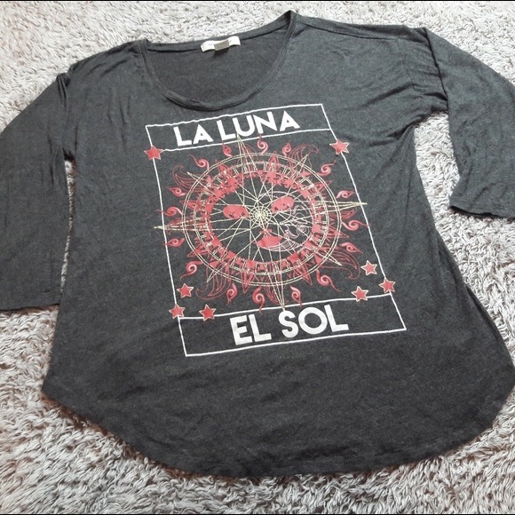 ❗️SOLD❗️ Gray Quarter Length Sleeve Shirt - Picture 9 of 11